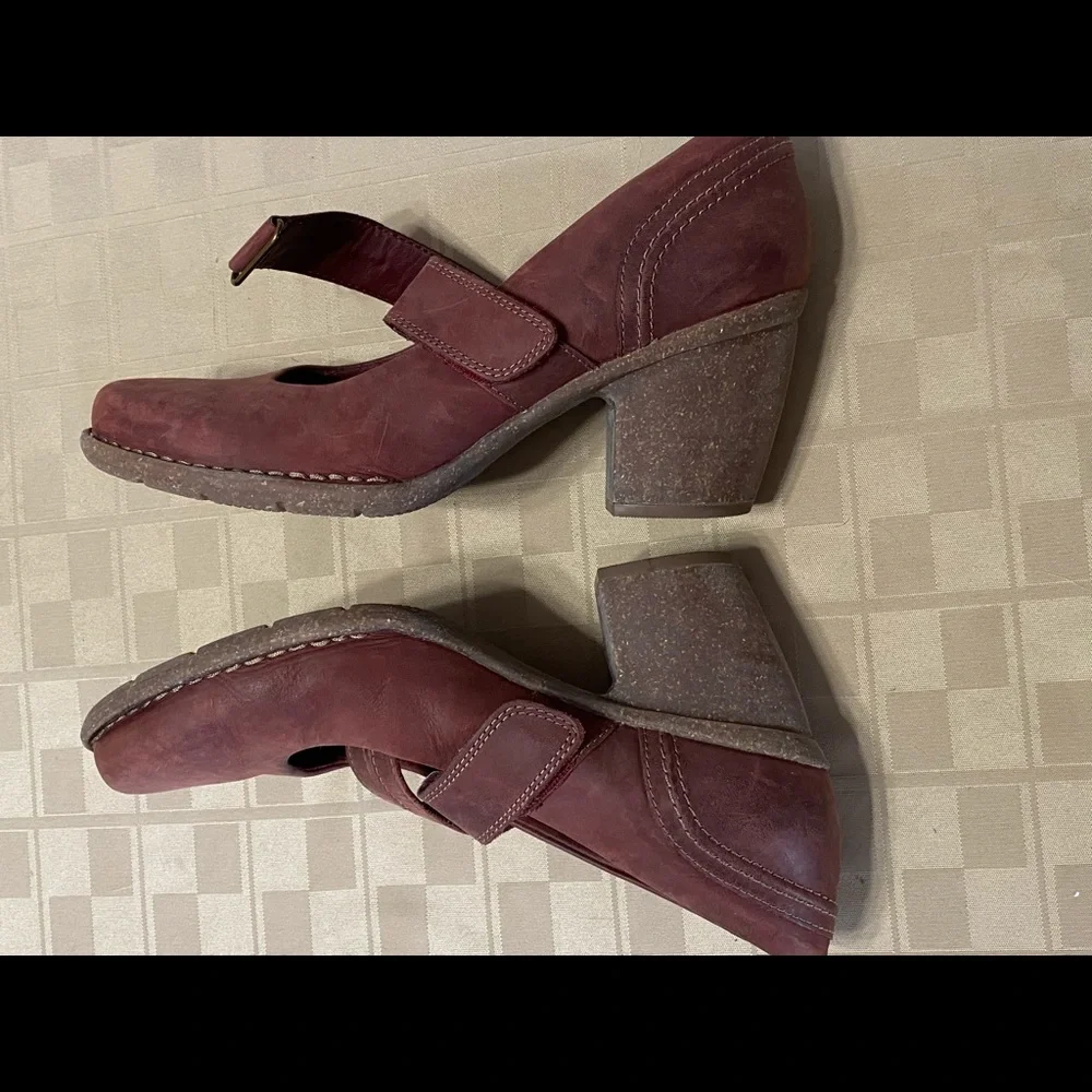 Clarks artisan maroon